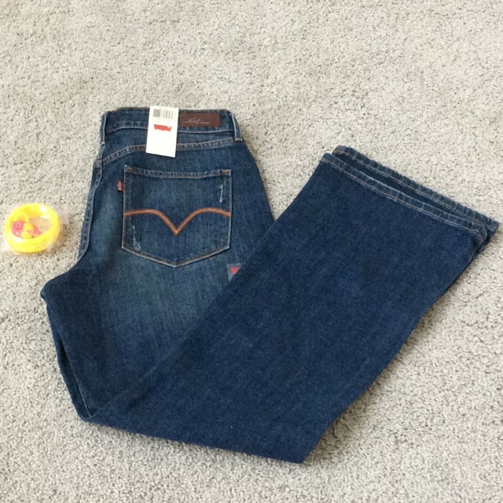 Livi’s curve boot cut jeans